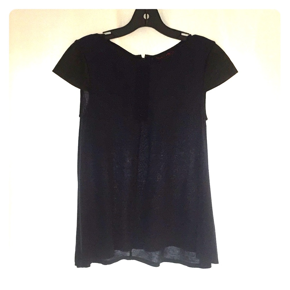 BLACK FRI SALE alice+olivia leather cap sleeve tee